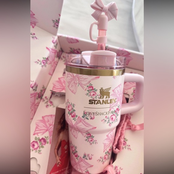 Stanley love shack fancy water bottle - Picture 4 of 4